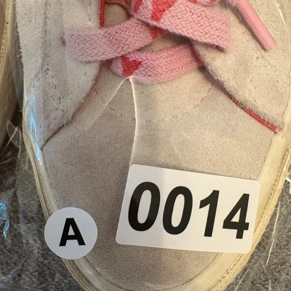 Hello‎ Kitty Converse One Star Sneakers Women Sz 6.5 Gray Suede Pink Laces - Picture 11 of 12